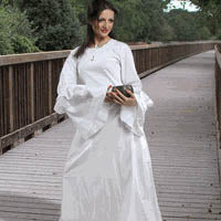 How to Find the Renaissance Chemise for Your Bodice Type